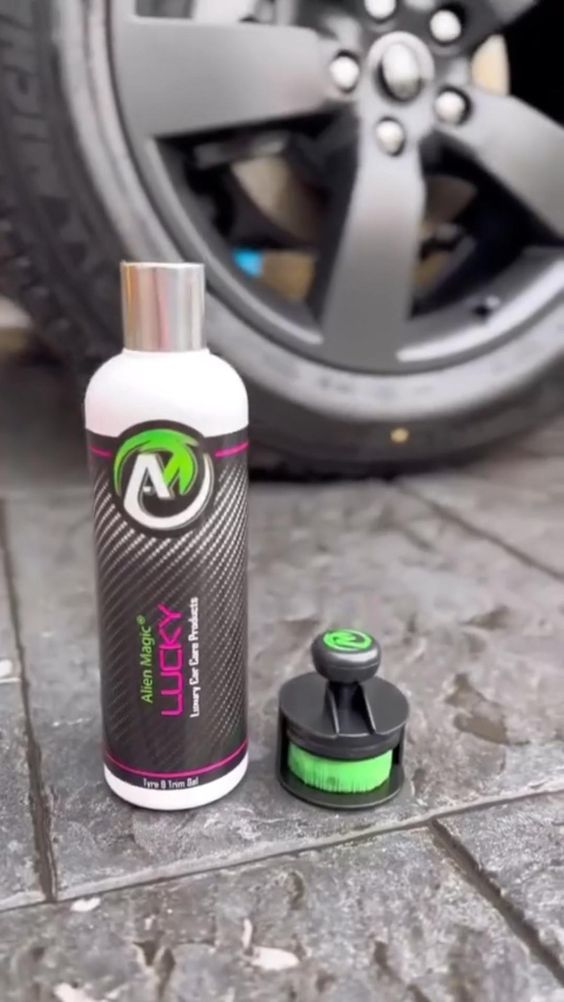Alien Magic Lucky Tyre Gel + Alien Magic Tyre Shine Brush #alienmagiccarcare #cardetailing