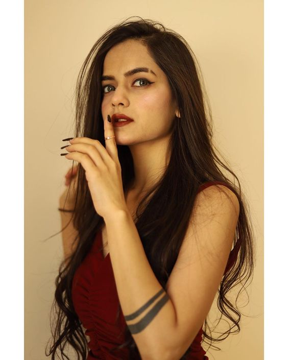 Neha Jethwani on Instagram: “Let silence be the art you practice🤫🖤 . . . . 📸- @elysiangraphy #instafeed #nehalians #nehaliafam”