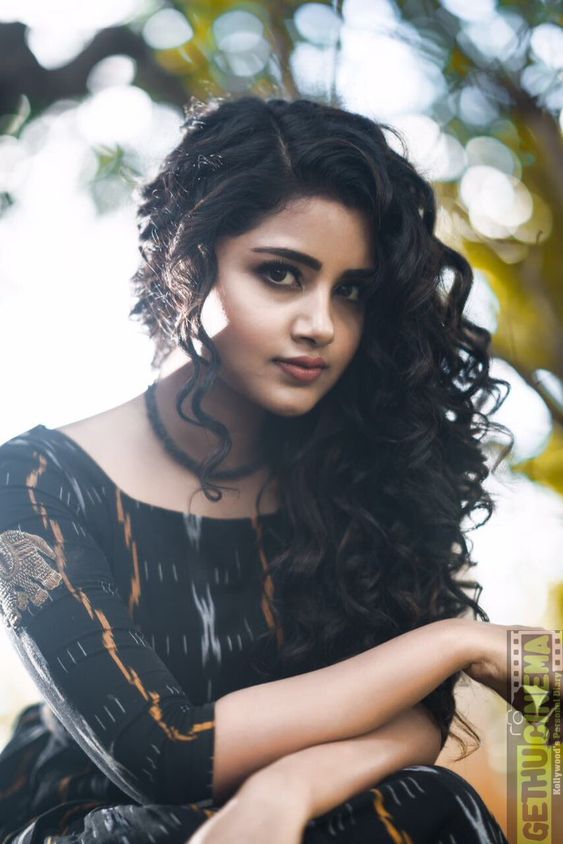 Anupama Parameswaran 2017 Latest HD Photo Shoot - Gethu Cinema