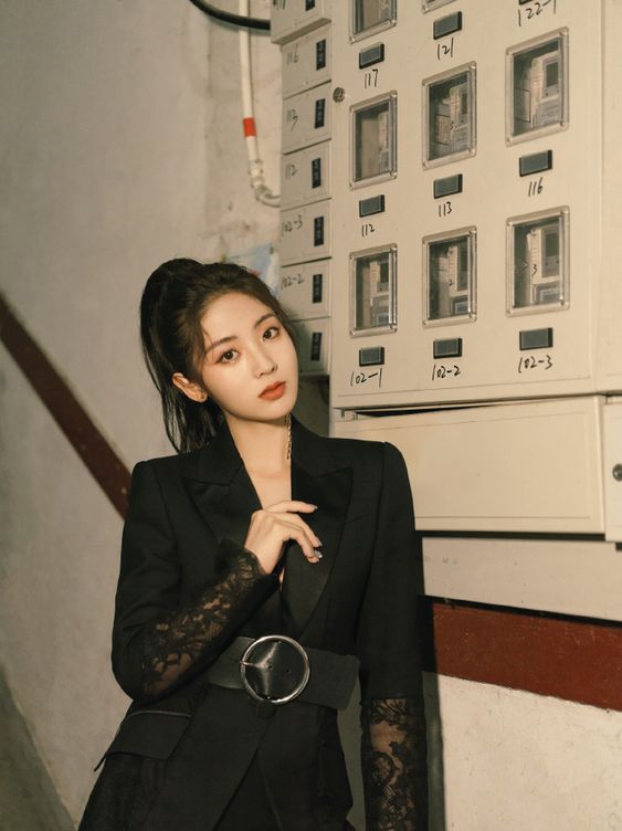 China Entertainment News: Xing Fei poses for photo shoot
