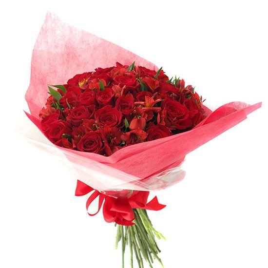 Ramo Con 24 Rosas Con Astromelias Rojas Arreglos Florales Creativos Arreglos De Rosas Ramos De Flores Hermosas