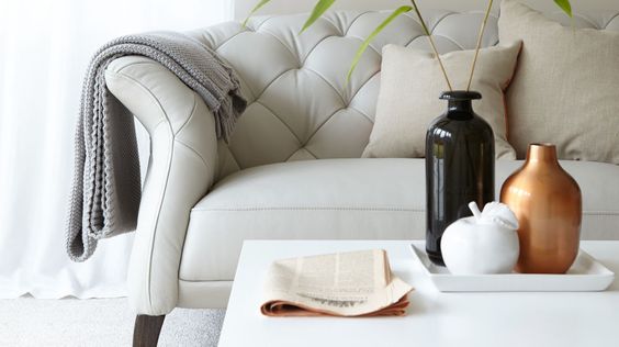 Cách bài trí ghế sofa da thật tphcm phòng khách để mang đến tài lộc