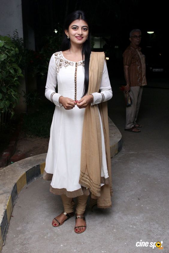 Rakshitha (Anandhi ) at Kadavul Irukan Kumaru Teaser launch photos (8)