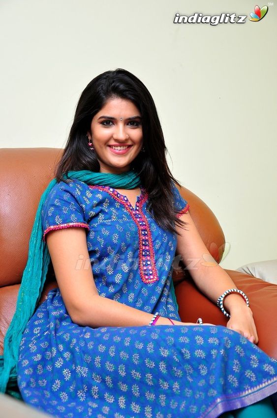 Deeksha Seth Photos - Telugu Actress photos, images, gallery, stills and clips - IndiaGlitz.com