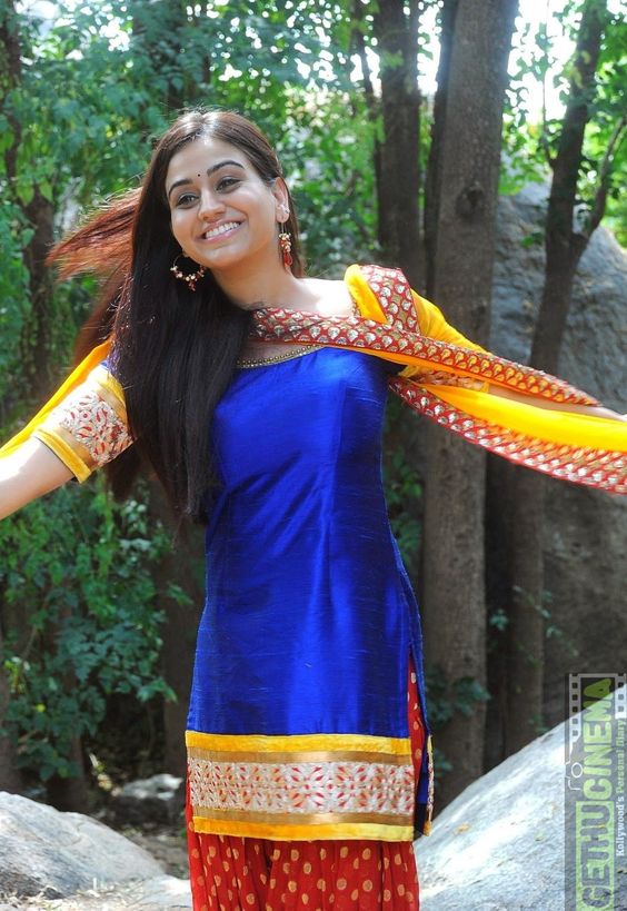 12 Actress Aksha Pardasany Gallery