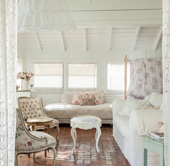 Color Outside the Lines: Couture Praire And Flea Market Treasures: Rachel Ashwell