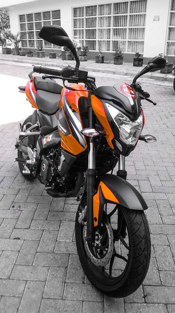 BAJAJ PULSAR 200ns
