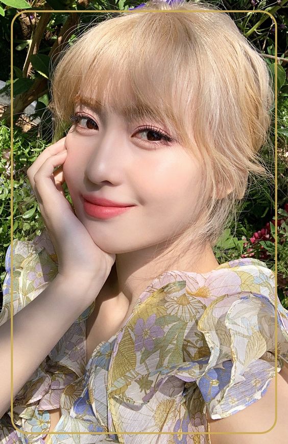 Twice-Momo "More & More" ALBUM PHOTOCARD