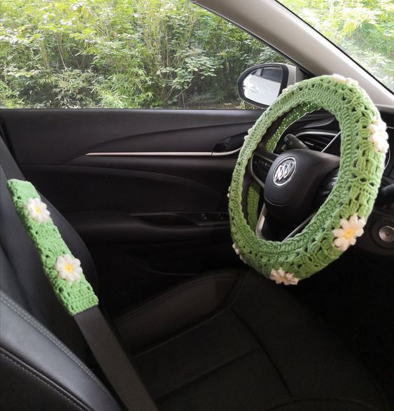 Handmade Crochet 3D daisy steering wheel cover soft, cozy and at the same time durable and practical. fits a standard steering wheel 14-15in diameter. It is use sustainable,eco-friendly yarn. it will be the Christmas gift,Wedding and Birthday gift for All Year. We accept custom made different color and pattern. Please feel free to contact us if you have any questions. have a blessed day