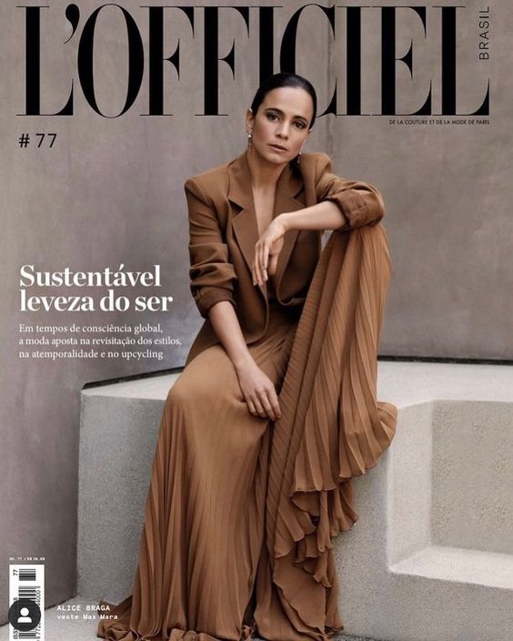 Alice Braga on Instagram: “Parecendo a Tarsila do Amaral para @lofficielbrasil Pic by the brilliant @jameswhitefoto ⚡️ Make up @karinamoore Hair @machinedarine…”