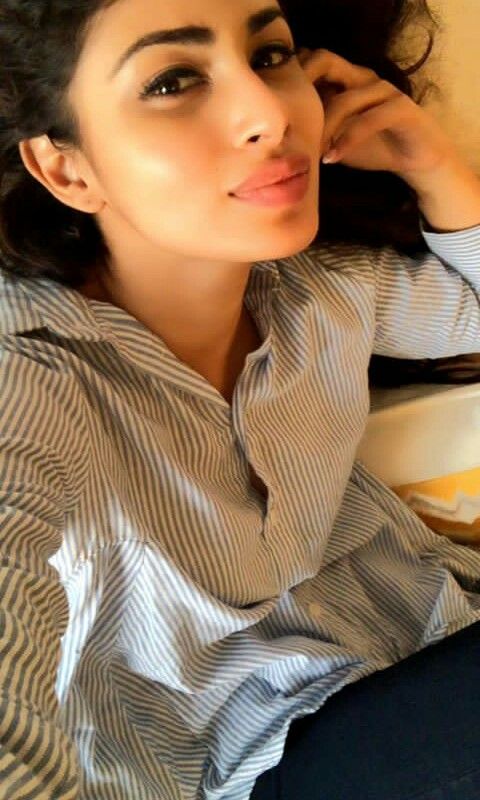 Mouni roy ❤ Follow me Cute girl✔