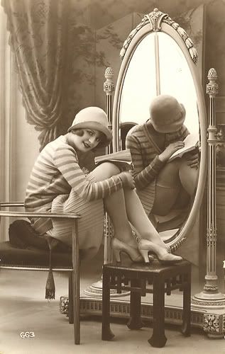 Clara Bow, the quintessential it girl of 1920s fashion. @Nicolle Flogerzi thought maybe you'd like to repin this? Maybe? haha