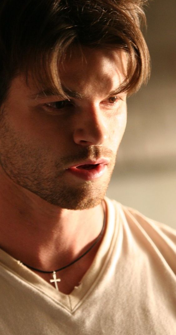 Daniel Gillies - IMDb
