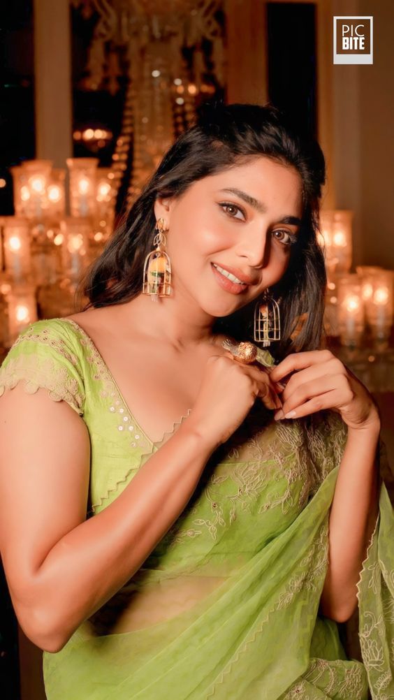 Aishwarya Lekshmi - Wallpaper