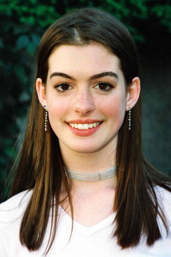 Anne Hathaway Look Book