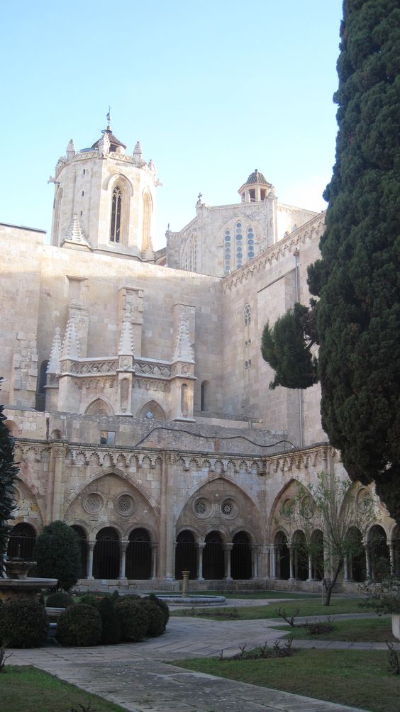 Impresiona la belleza del claustro de la catedral En ruta por... Tarragona