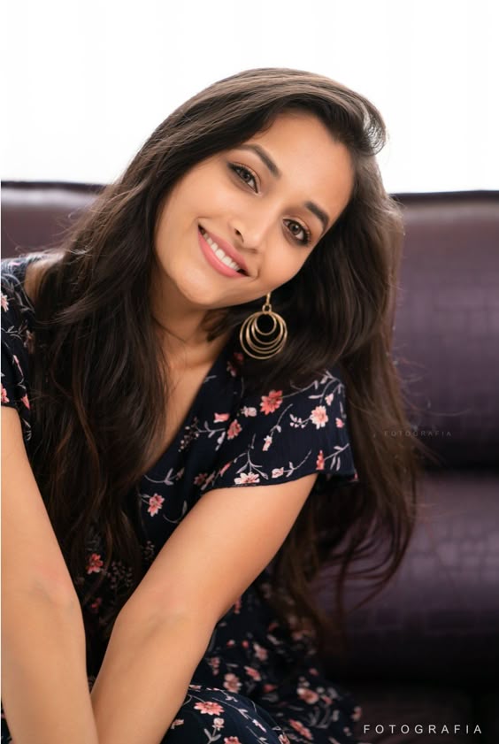 KGF Heroine Srinidhi Shetty Latest Stills - LinksInd