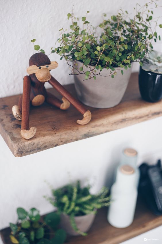DIY Regal aus alten Holzdielen selbermachen DIY Möbel DIY Regal aus alten Holzdielen altes Holz bearbeiten