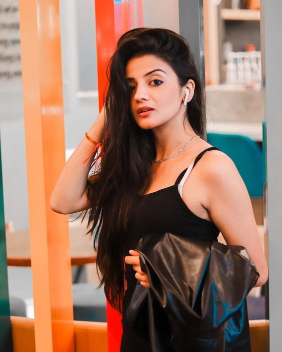 shruti-sharma-hot-pohot