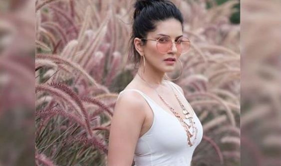 Sunny Leone Looks Hot as Hell in White Tank Top and Pink Shorts During The Shoot of Splitsvilla 11 Pictures - Sunny Leone is in no Mood to Giveaway Her Summer Vibes Yet as She Poses in White Top And Pink Shorts Sunny Leone, one of the hottest actresses of Bollywood are back to her bay after a relaxing vacation in Cancun, Mexico. She is back to her busy work schedule with Splitsvilla 11. #CorbettNationalPark #Instagram #Splitsvilla11 #SunnyLeone #Veeramadevi