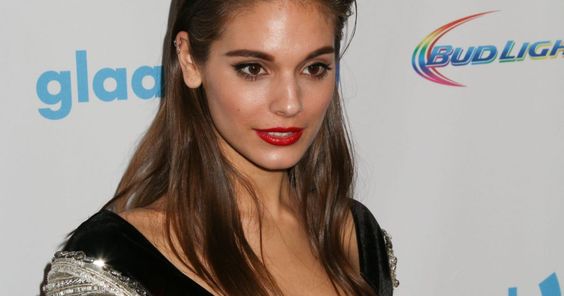 Caitlin Stasey - 25e édition des GLAAD Media Awards à Los Angeles le 12 avril 2014 - Purepeople
