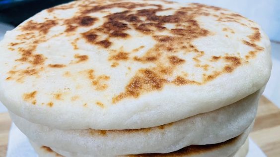 No Oven Soft & Fluffy Naan Flatbread Recipe - So Easy That You Must Try 受欢迎的印度煎大饼
