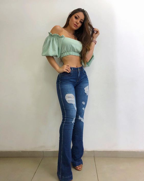 Calça Flare combina com que tipo de Blusa?