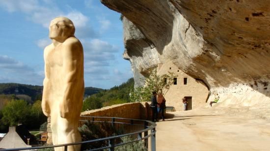 Sites Prehistoric Museum In Les Eyzies De Tayac Musee National De Prehistoire Natural Landmarks Dordogne Mount Rushmore