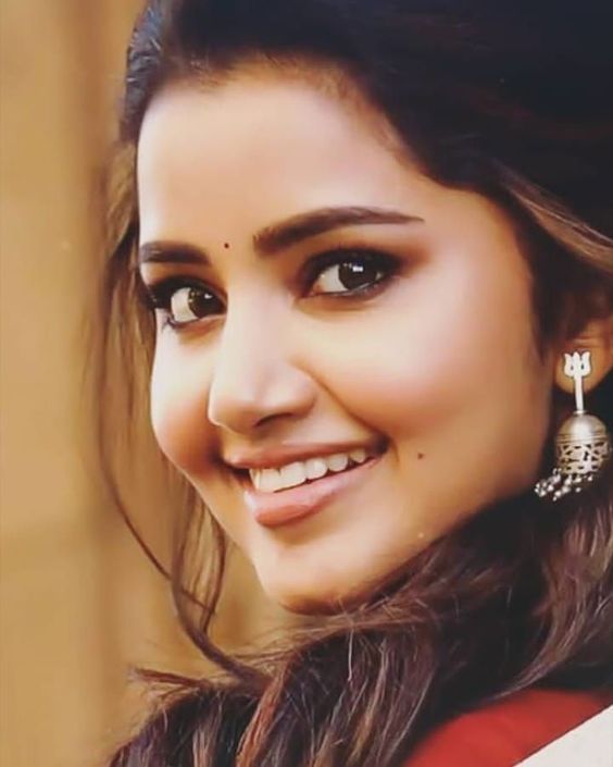 Anupama Parameswaran HD image