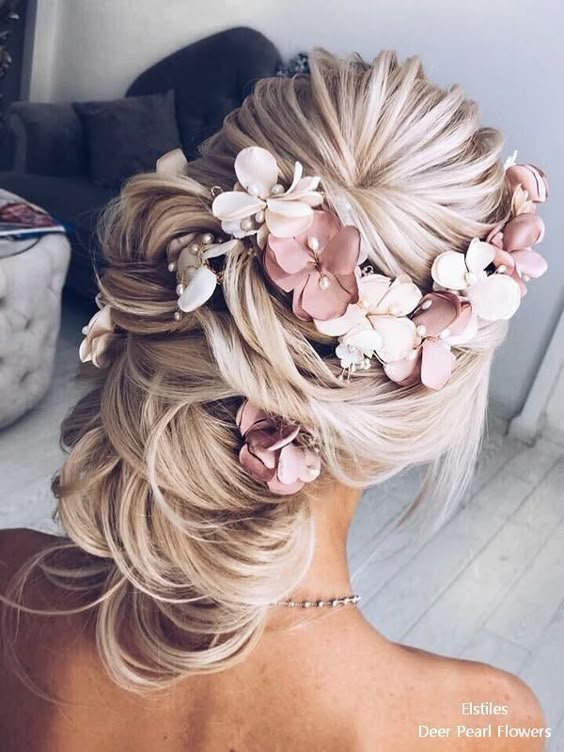 bruidskapsels met bloemen