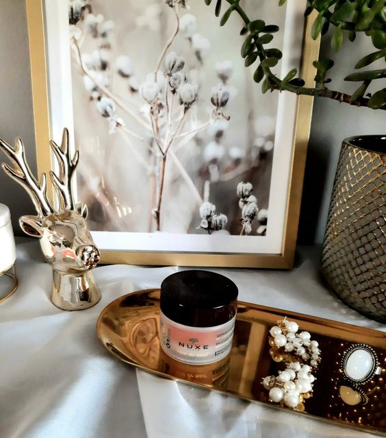 Odżywczy peeling do ciała z miodem Nuxe