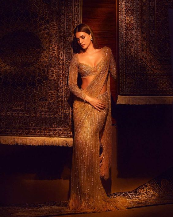 Kriti Sanon looks glamorous in a gold pre-draped saree for "Umang-22!"