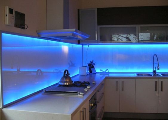 Interessante Ideen für Küchenrückwand mit Fliesen küche - glasrückwand küche beleuchtet Interessante Ideen für Küchenrückwand mit Fliesen küche - glasrückwand küche beleuchtet