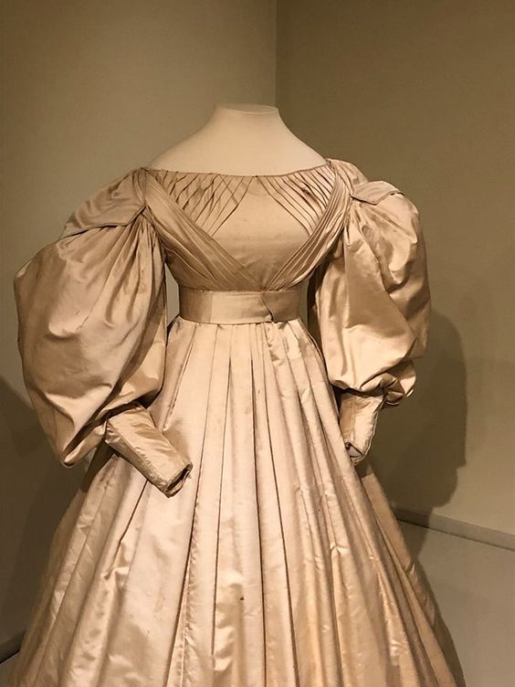 Concord museum collection - but in moss green, tucks in skirt?