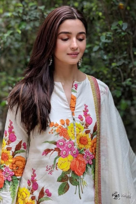 Actress Alia Bhatt Latest Photos, Photo Shoot, Hot Photos.