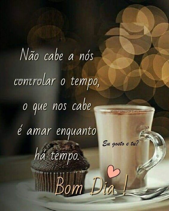 Bolo de chocolate pela manhã.