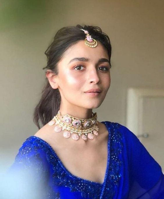 Alia Bhatt\'s maang tikkas are PERFECT to make a subtle statement with ethnic outfits