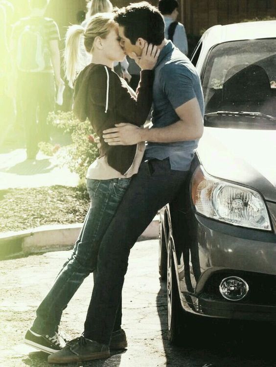 Britt Robertson and Dylan O\'brien in "The first time"