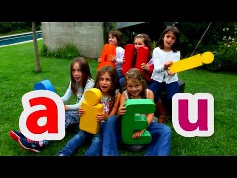 Juega con las vocales - Cantando Aprendo a Hablar - YouTube