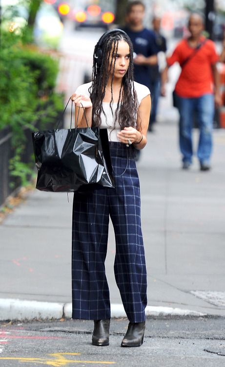 fy-zoeisabella: Zoë Kravitz out in New York City on September 10, 2015.