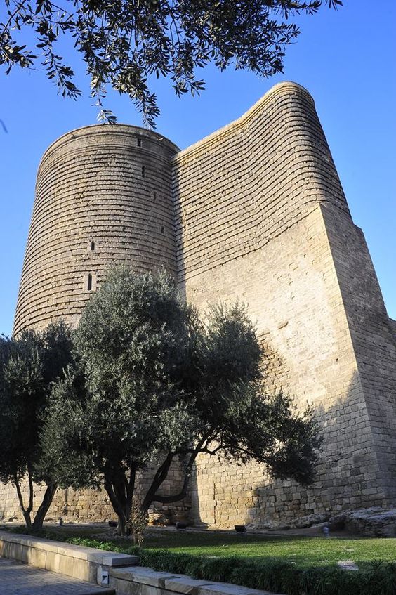 Baskent Baku Nun Simgesi Kiz Kalesi Azerbaycan In Baskenti Baku Nun Tarihi Sembolu Olan Kiz Kalesi Ne Turistler Yogun Ilgi Gost Wicker Chair Wicker Caspian Sea