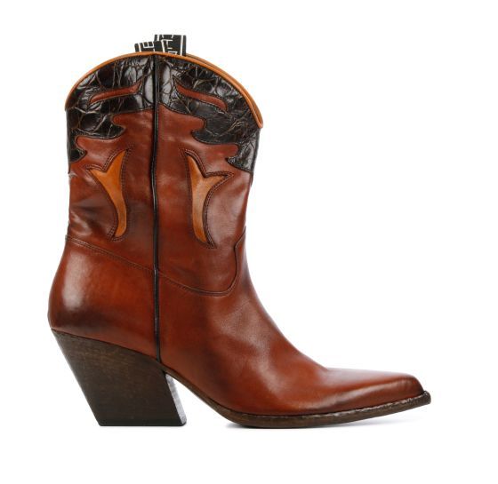 Pin op I like to wear (leather) boots shoes Pin op I like to wear (leather) boots shoes