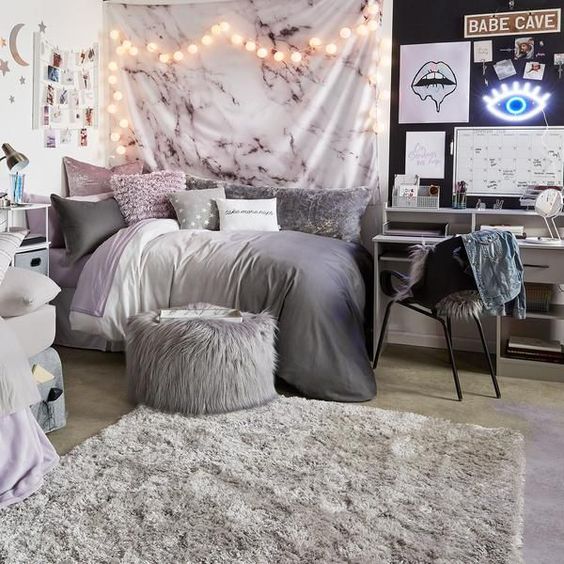 Crazy for ombre.Chic yet beautifully simple, the Ombre Duvet Cover and Sham Set features a soothing fade from white to dark grey. A long lasting and luxurious option you'll never tire of, this ombre bedding is the perfect combo of statement and versatility.