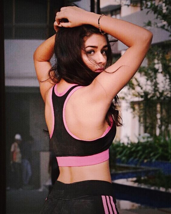 avneet-kaur-s**y-yoga