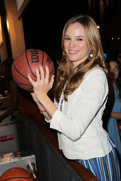 Danielle Panabaker Photos - Danielle Panabaker attends the City Year Los Angeles\' Spring Break: Destination Education at Sony Pictures Studios on April 20, 2013 in Culver City, California. - City Year Los Angeles\' Spring Break: Destination Education