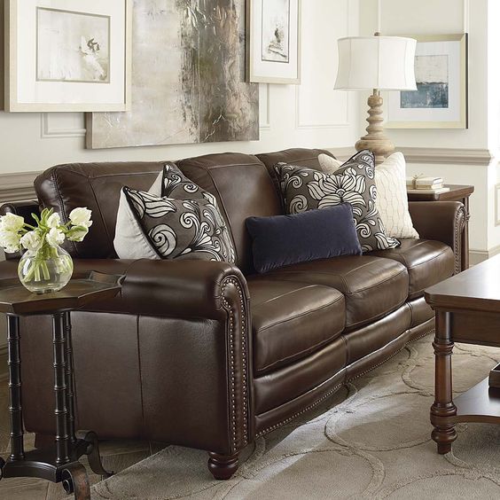 Sofa da tphcm với cách sắp xếp phù hợp đúng phương hướng