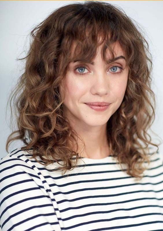 Pin By Cristane On Bangs Mid Length Curly Hairstyles Medium Length Hair Styles Curly Hair Styles Naturally