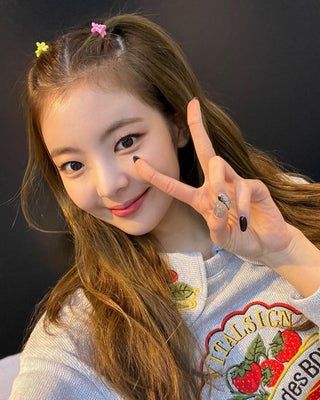 210505 ITZY Instagram Update with Lia