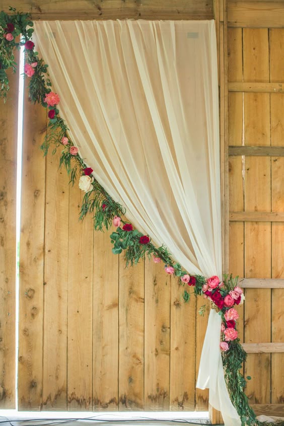idées d'arche de cérémonie pour petit budget. Rose porcelaine wedding planner ile-de-france et la réunion