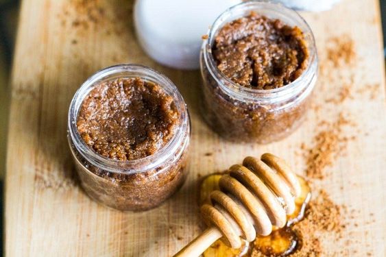 exfoliante-casero-recetas-belleza-azucar-miel-opciones